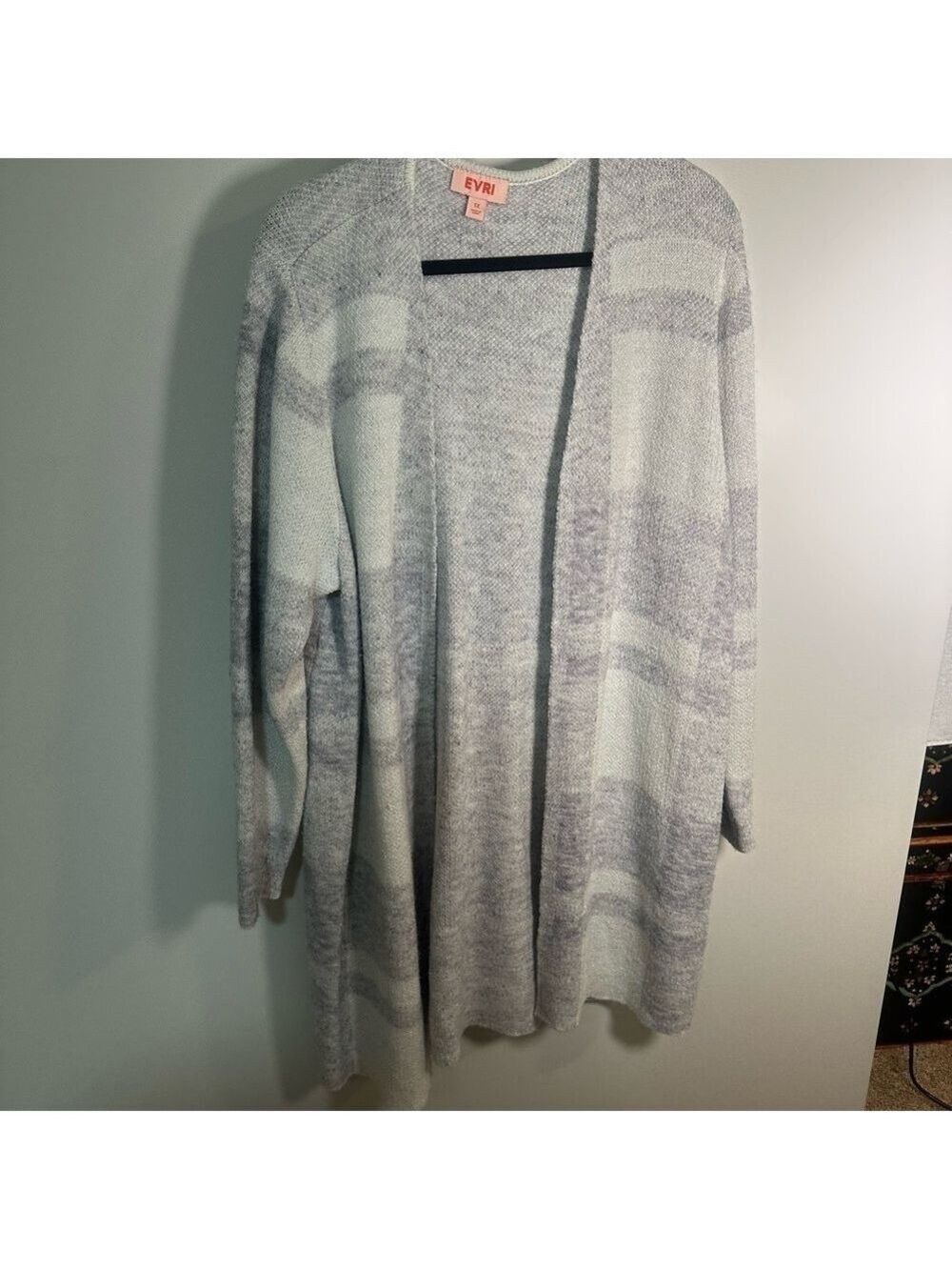 EVRI Women's Light Gray Plaid Sweater 1X - Picture 2 of 6